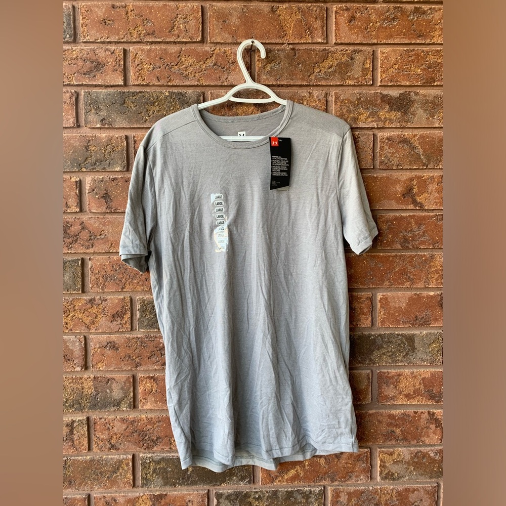 NWT UNDER ARMOUR T-SHIRT